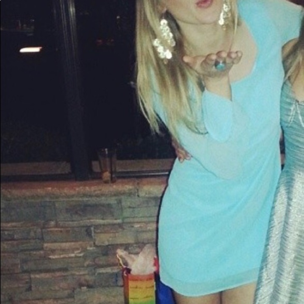 Sheer-sleeved blue dress!